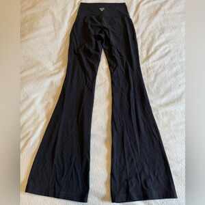 Aritzia TNAction Flared Leggings